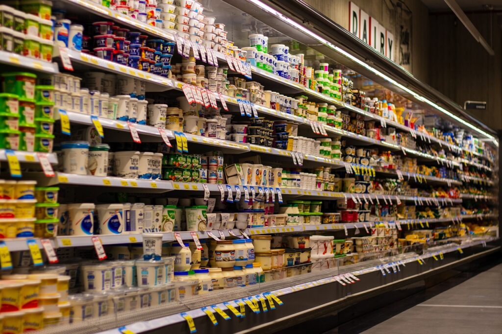 supermarket, shelf, blur-4052658.jpg