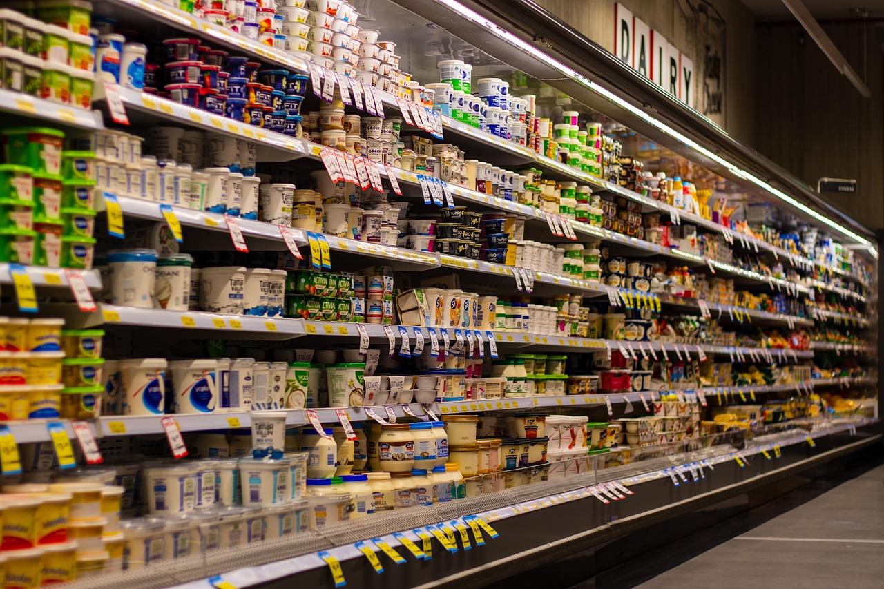 supermarket, shelf, blur-4052658.jpg